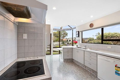 Photo of property in 9 Boulevard Drive, Merrilands, New Plymouth, 4312