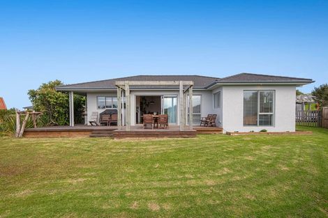 Photo of property in 51 Balboa Drive, Matakatia, Whangaparaoa, 0930