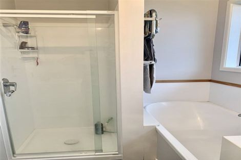 Photo of property in 45 Turville Crescent, Newlands, Wellington, 6037