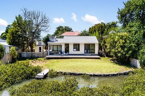 Photo of property in 40 Queen Mary Avenue, New Lynn, Auckland, 0600