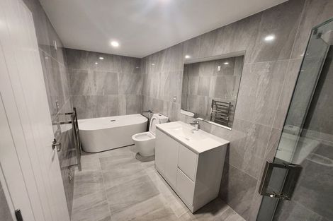 Photo of property in 105 Trias Road, Totara Vale, Auckland, 0629