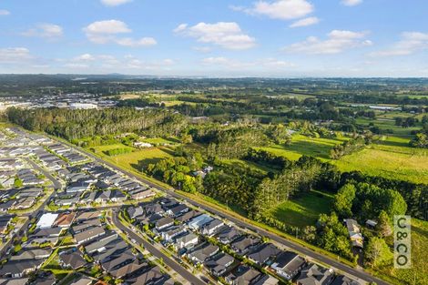 Photo of property in 37 Nobilo Road, Kumeu, 0810