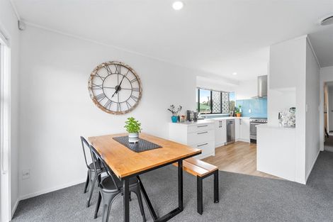 Photo of property in 44 Penton Road, Stanmore Bay, Whangaparaoa, 0932