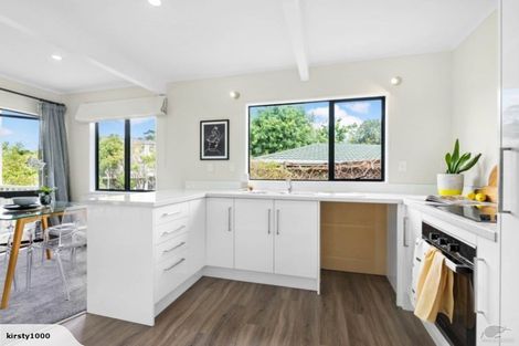 Photo of property in 7 Juneau Place, Glendene, Auckland, 0602