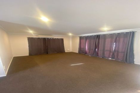 Photo of property in 1/16 Manapouri Place, Pakuranga Heights, Auckland, 2010