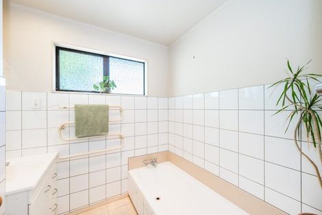 Photo of property in 18 Rosewood Place, Paraparaumu, 5032