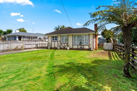 Photo of property in 92 Gloria Avenue, Te Atatu Peninsula, Auckland, 0610
