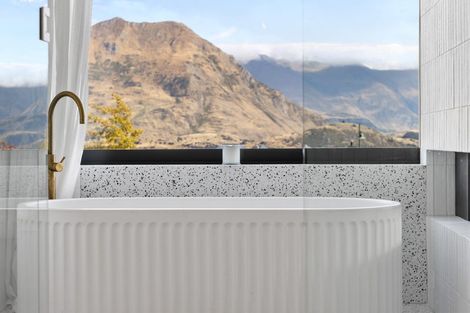 Photo of property in 34 Minaret Ridge, Wanaka, 9305