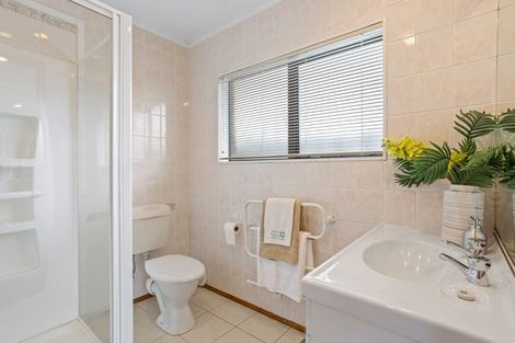 Photo of property in 22 Petrel Place, Massey, Auckland, 0614