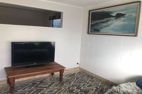 Photo of property in 22 School Road, Te Atatu South, Auckland, 0610