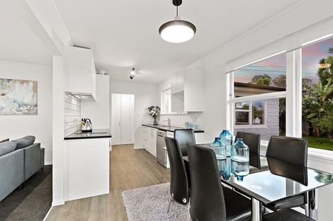 Photo of property in 27 Sunvue Road, Glen Eden, Auckland, 0602