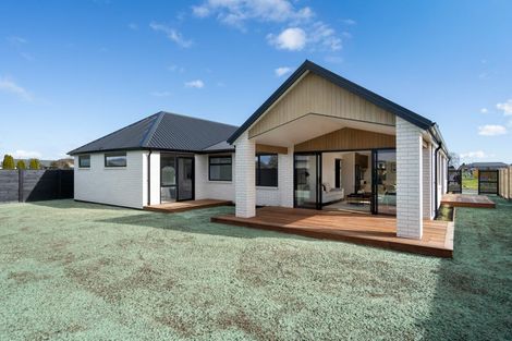 Photo of property in 14a Rose Leigh Drive, Cambridge, 3434