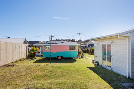 Photo of property in 16 Chrystal Street, Foxton Beach, Foxton, 4815