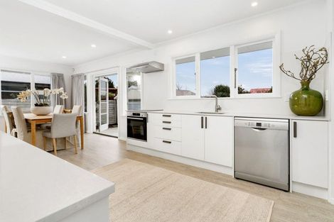 Photo of property in 144 Wairakei Road, Bryndwr, Christchurch, 8053