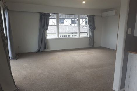 Photo of property in 32 Castle Crescent, Stokes Valley, Lower Hutt, 5019