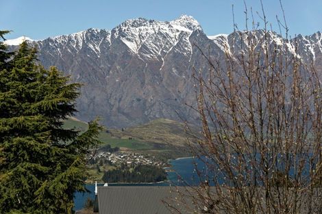 Photo of property in 14 Avalon Crescent, Fernhill, Queenstown, 9300