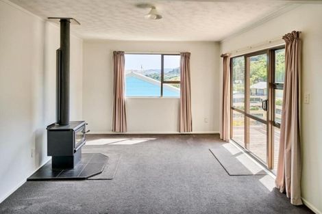 Photo of property in 31 Omapere Street, Whitby, Porirua, 5024