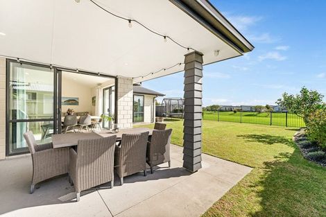 Photo of property in 35 Harding Drive, Papamoa Beach, Papamoa, 3118