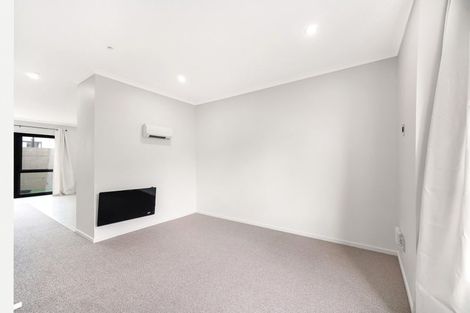 Photo of property in 2/5 Wallson Crescent, Wiri, Auckland, 2104