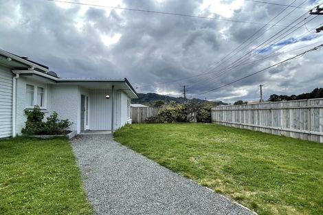 Photo of property in 21 Totara Park Road, Clouston Park, Upper Hutt, 5018