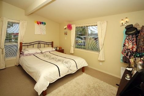 Photo of property in 48 Knightsbridge Drive, Forrest Hill, Auckland, 0620