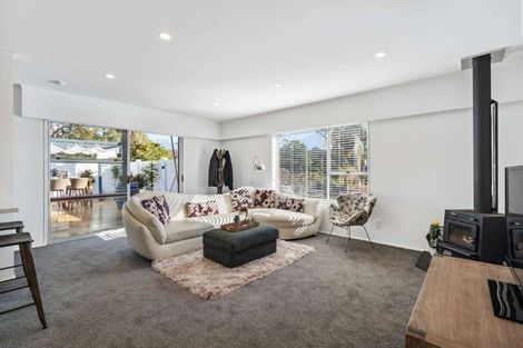 Photo of property in 2/9 Paruru Avenue, Northcote, Auckland, 0627