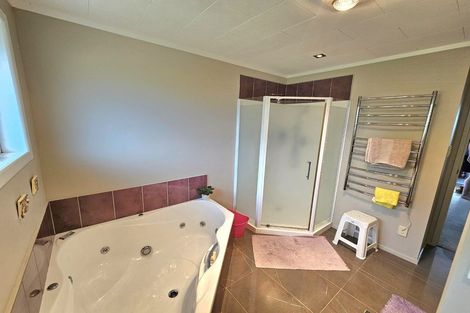 Photo of property in 5 Cargill Place, Frankleigh Park, New Plymouth, 4310