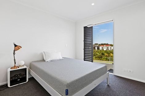 Photo of property in 18 Owen Chapman Drive, Red Beach, 0932