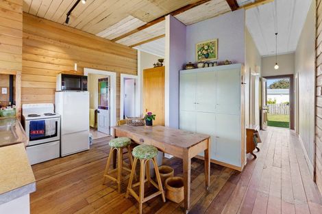 Photo of property in 34 Manga-pirau Street, Waikawa Beach, Manakau, 5573