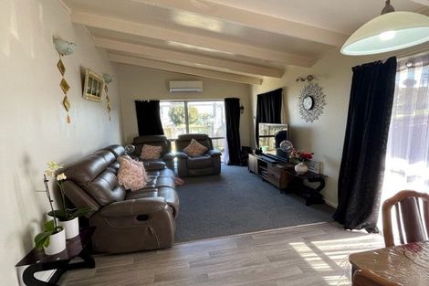 Photo of property in 16 Richard Road, Mangere, Auckland, 2022