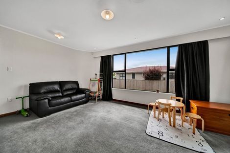 Photo of property in 17 Murray Avenue, Hawera, 4610