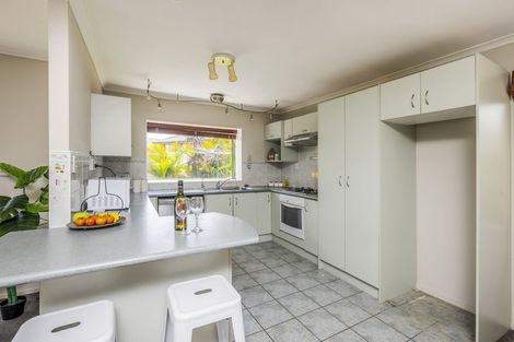 Photo of property in 5 Secoia Crescent, Mangere, Auckland, 2022