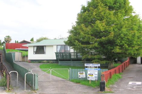 Photo of property in 28 Glen Close, Glen Eden, Auckland, 0602