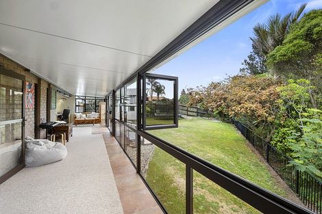 Photo of property in 14 Winstone Place, Highlands Park, New Plymouth, 4312