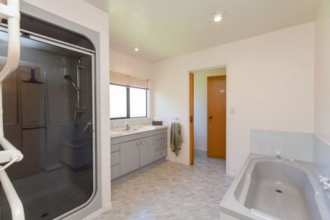 Photo of property in 1 Mallinder Place, Oakura, 4314