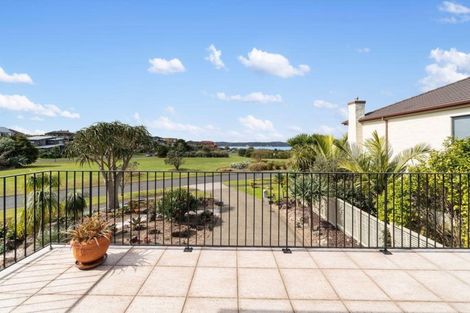Photo of property in 5 Onemana Way, Te Atatu Peninsula, Auckland, 0610