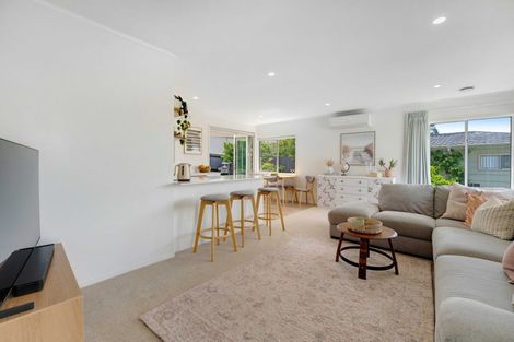Photo of property in 1/39 Camrose Place, Glenfield, Auckland, 0629