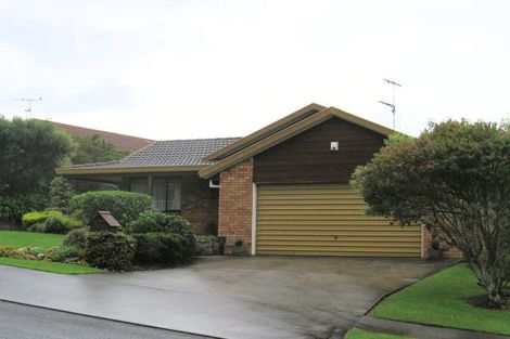 Photo of property in 1/14 Pinewood Grove, Botany Downs, Auckland, 2010