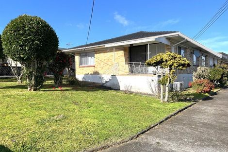 Photo of property in 1/71 Royal View Road, Te Atatu South, Auckland, 0610
