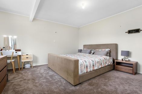 Photo of property in 2/26 Petrel Place, Massey, Auckland, 0614