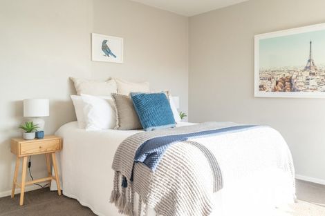 Photo of property in 15b Kinapori Terrace, Newlands, Wellington, 6037