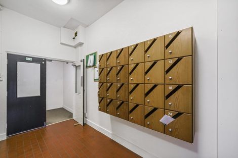 Photo of property in Endeavour Apartments, 18/125u Thorndon Quay, Pipitea, Wellington, 6011