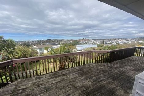 Photo of property in 18 Fairway Avenue, Red Beach, 0932