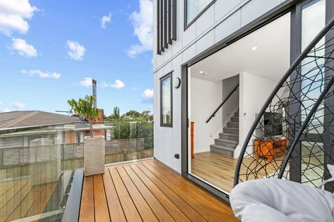 Photo of property in 7/27 Carole Crescent, Pakuranga, Auckland, 2010