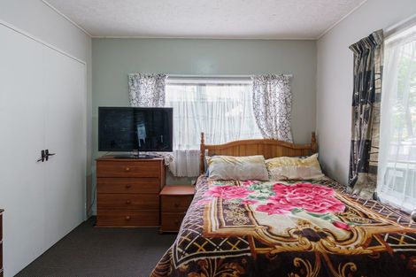 Photo of property in 910 Grove Road, Mayfair, Hastings, 4122