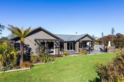 Photo of property in 21 Stewart Glen, Acacia Bay, Taupo, 3385