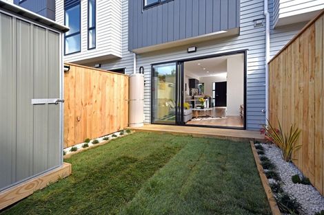 Photo of property in 11 Waru Lane, Te Atatu Peninsula, Auckland, 0610