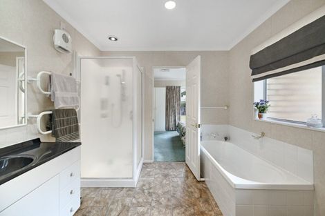 Photo of property in 31 Buckingham Place, Bethlehem, Tauranga, 3110