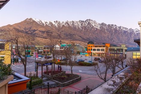 Photo of property in 52 Cedar Drive, Kelvin Heights, Queenstown, 9300