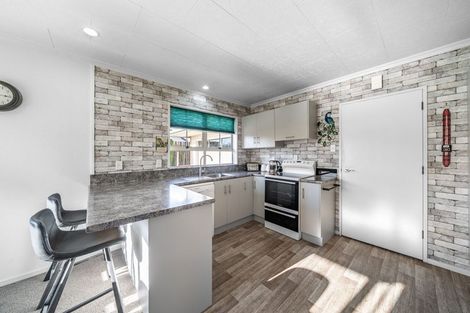 Photo of property in 37 Moa Street, Waikiwi, Invercargill, 9810